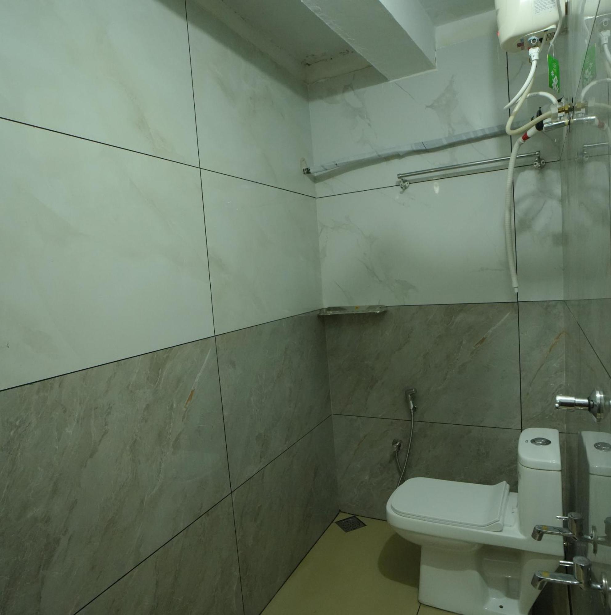 Port View Residency Pvr Hotell Nedumbassery Eksteriør bilde