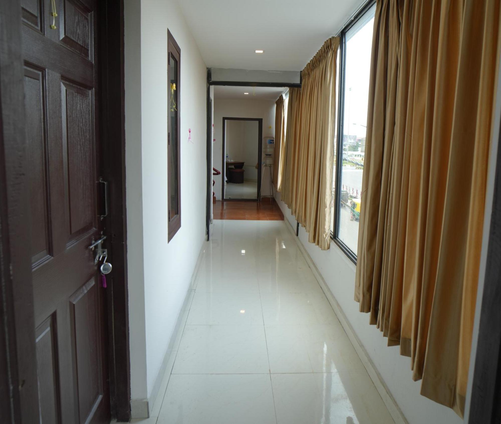 Port View Residency Pvr Hotell Nedumbassery Eksteriør bilde